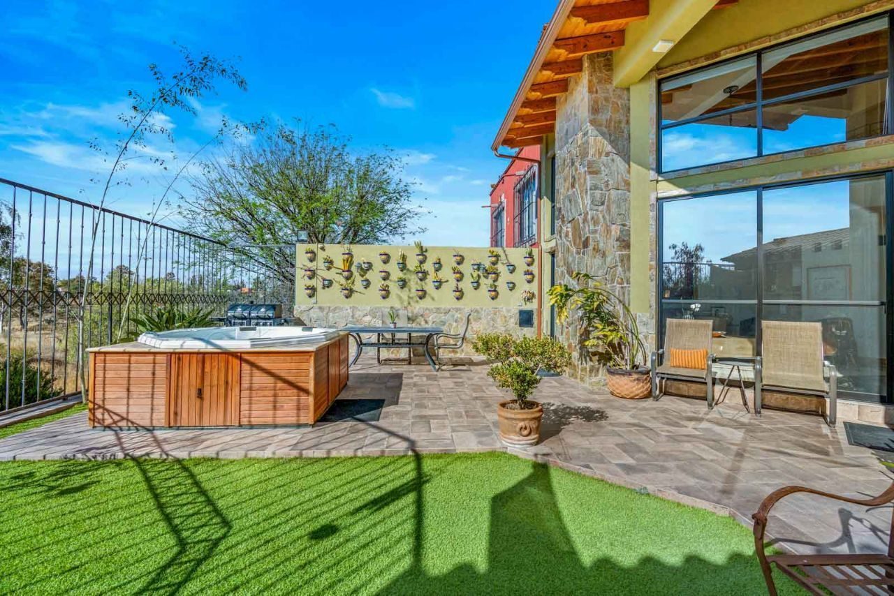 Seasonal Outdoor Living